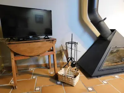 Una televisión o centro de entretenimiento en Casa Rural La Silla de la Reina
