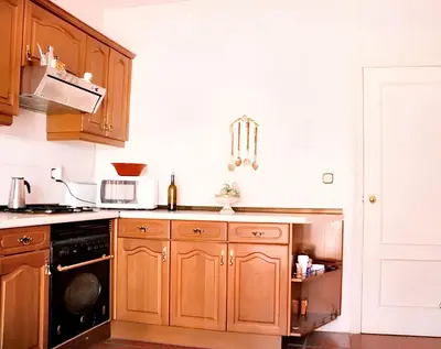 Una cocina o zona de cocina en Charming House in Castilblanco with Terrace and Fireplace