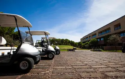Instalaciones para jugar al golf en el hotel o alrededores
