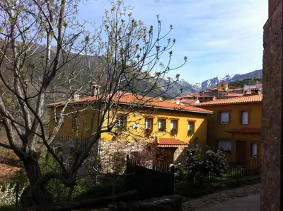 Vista general de una montaña o vista desde the country house