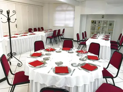 Zona business o sala de conferencias en Hotel El Emigrante