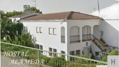 Edificio en el que se encuentra el hostal o pensión