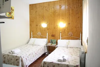 Cama o camas de una habitación en Habitaciones y casa rural monfrague
