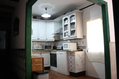 Una cocina o zona de cocina en Habitaciones y casa rural monfrague