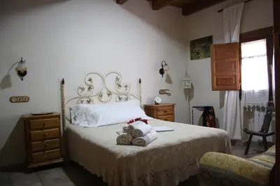 Cama o camas de una habitación en Habitaciones y casa rural monfrague