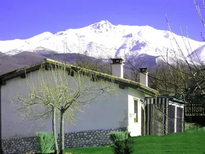 Vista general de una montaña o vista desde the country house