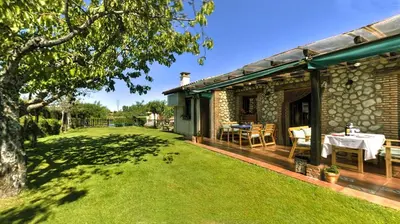 Jardín al aire libre en El Canchal de la Gallina -Cafetería -Aparcamiento gratis - Jacuzzi - Piscina de agua caliente abierta desde el 28 de Marzo