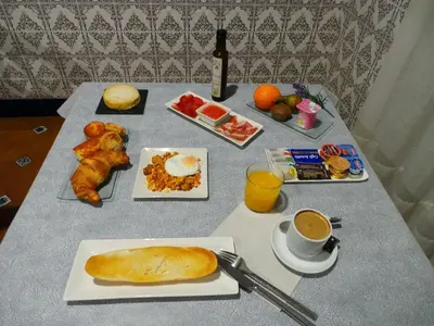 Comida en o cerca de este hotel