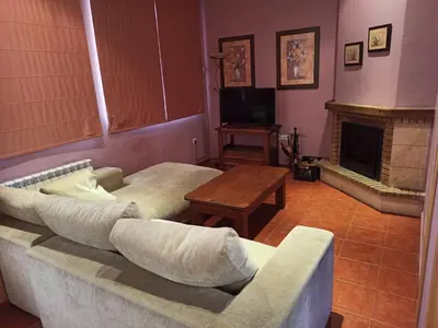 Una televisión o centro de entretenimiento en La Bimborra