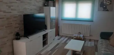 Una televisión o centro de entretenimiento en Alojamiento en Villamayor