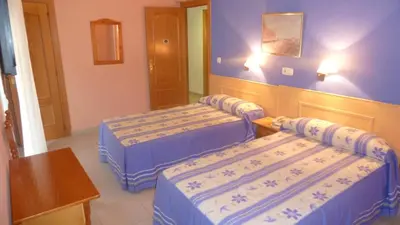 Cama o camas de una habitación en Hostal Al-Qazeres