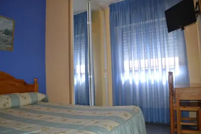 Cama o camas de una habitación en Hostal Al-Qazeres