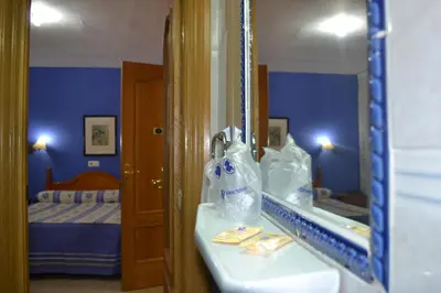 Cama o camas de una habitación en Hostal Al-Qazeres