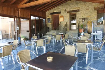 Un restaurante o sitio para comer en Casa Rural Monfragüe
