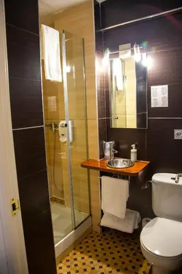 Un baño de Hostal Gud Salamanca