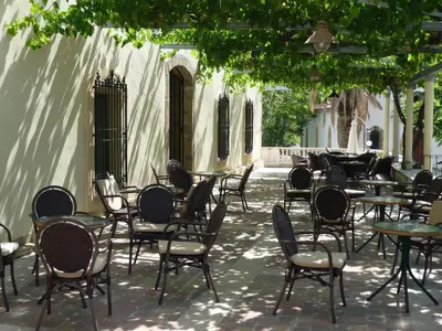 Un restaurante o sitio para comer en Salugral Termal Resort