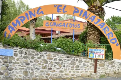 Certificado, premio, señal o documento que está expuesto en Camping El Pinajarro