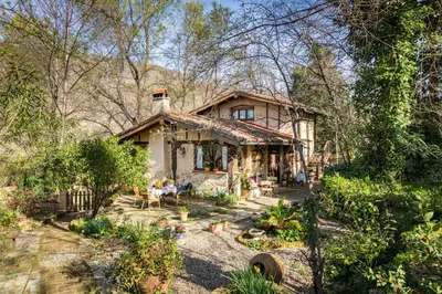 Jardín al aire libre en Casa Rural la Casa del Bosque