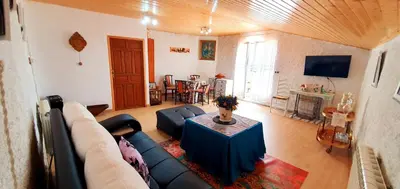 Una televisión o centro de entretenimiento en Charming House in Pereña de la Ribera
