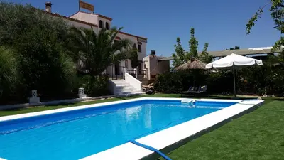 Piscina en o cerca de Apartamentos Turísticos - Hostal Los Alisos