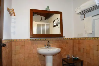 Un baño de Apartamentos Turísticos - Hostal Los Alisos