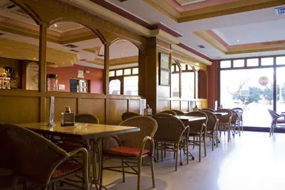 Un restaurante o sitio para comer en Hotel Perales
