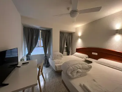 Cama o camas de una habitación en Hostal la Embajada