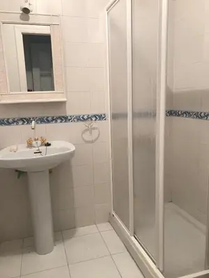 Un baño de EL LLANO - El Hornillo, tu pueblo en la Sierra de Gredos.
