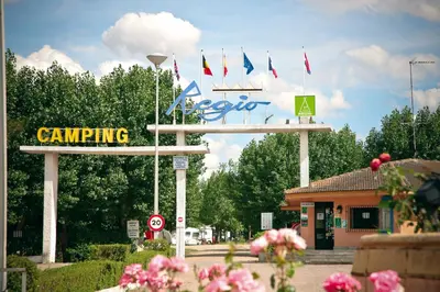 Certificado, premio, señal o documento que está expuesto en Bungalows y Mobil Homes Camping Regio