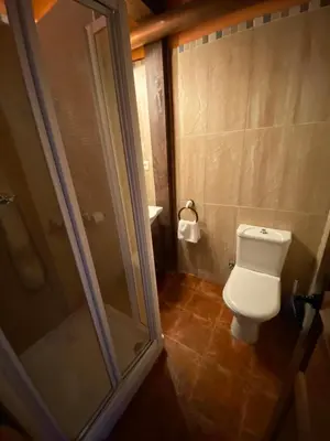 Un baño de Apartamentos Rurales La Antigua Fonda