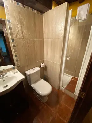 Un baño de Apartamentos Rurales La Antigua Fonda