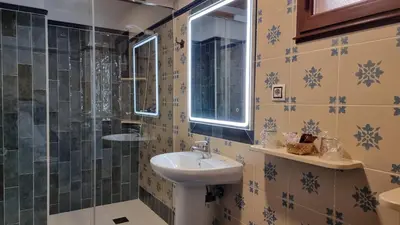 Un baño de Apartamentos Rurales La Platea