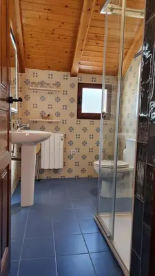 Un baño de Apartamentos Rurales La Platea