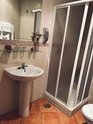 Un baño de Hostal Paulino