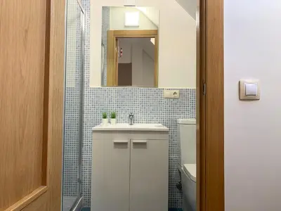 Un baño de Aticos La Aliseda by Valdesierra