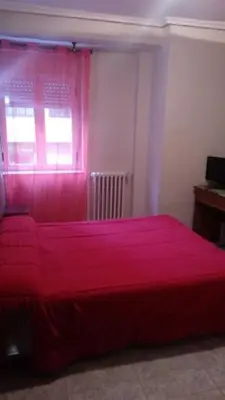 Cama o camas de una habitación en Hostal Uría