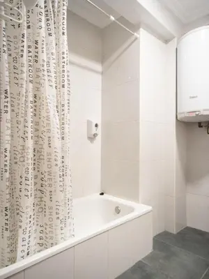 Un baño de Hostal Uría