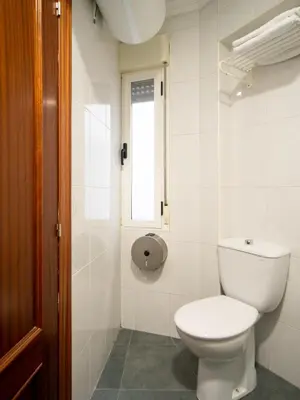 Un baño de Hostal Uría