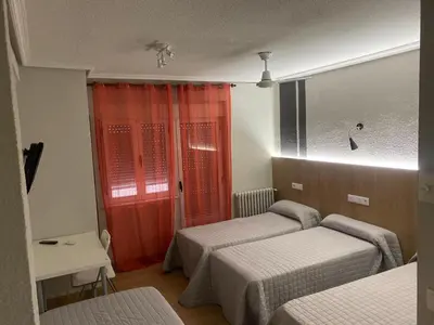 Cama o camas de una habitación en Hostal Uría
