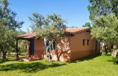 Jardín al aire libre en Aldea Vetonia Alojamientos con Encanto Parque de Mascotas-NO SE ACEPTAN EN JULIO Y AGOSTO- Varias zonas infantiles y deportivas 