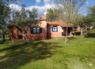 Jardín al aire libre en Aldea Vetonia Alojamientos con Encanto Parque de Mascotas-NO SE ACEPTAN EN JULIO Y AGOSTO- Varias zonas infantiles y deportivas 