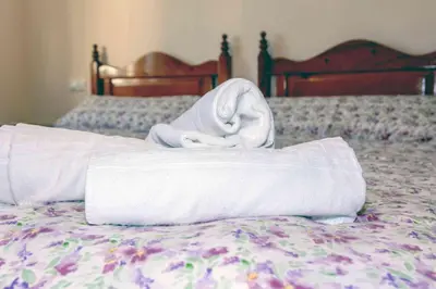 Cama o camas de una habitación en LA COCHERA