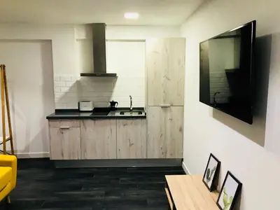 Una cocina o zona de cocina en Apartamentos Arriba by gaiarooms