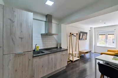 Una cocina o zona de cocina en Apartamentos Arriba by gaiarooms