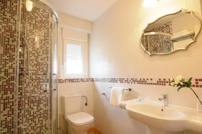 Un baño de La Fonda de Candeleda