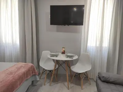 Una televisión o centro de entretenimiento en Apartamentos Harmonía