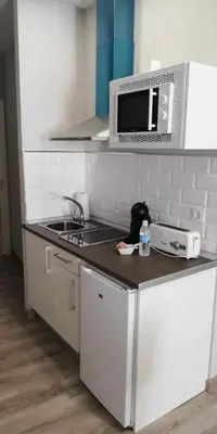 Una cocina o zona de cocina en Apartamentos Harmonía