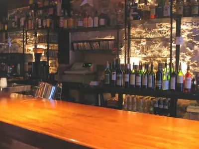 El salón o zona de bar de Posada de Bleto