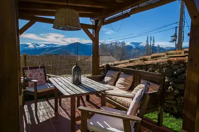 Vista general de una montaña o vista desde la casa o chalet