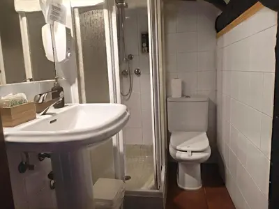 Un baño de Posada de Candelario
